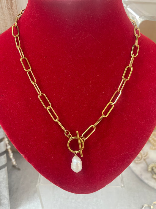 Gold Paperclip necklace with toggle clasp and freshwater pearl