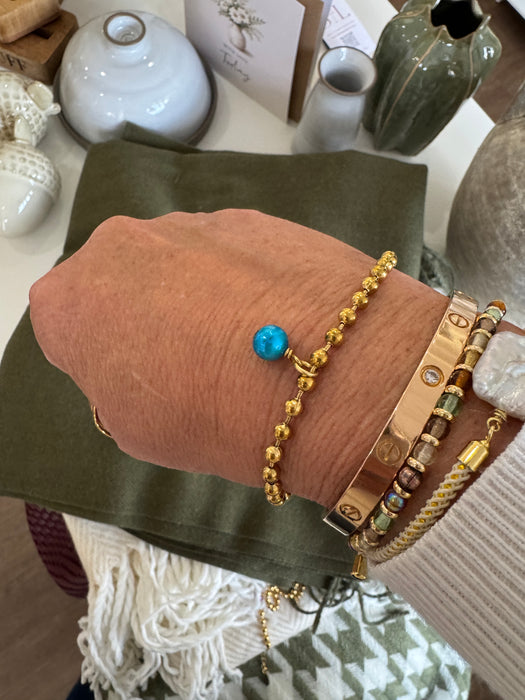 Bobble bracelet with pearl dangle