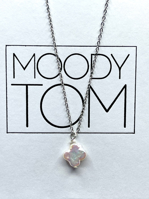 Clover shape freshwater pearl on adjustable chain