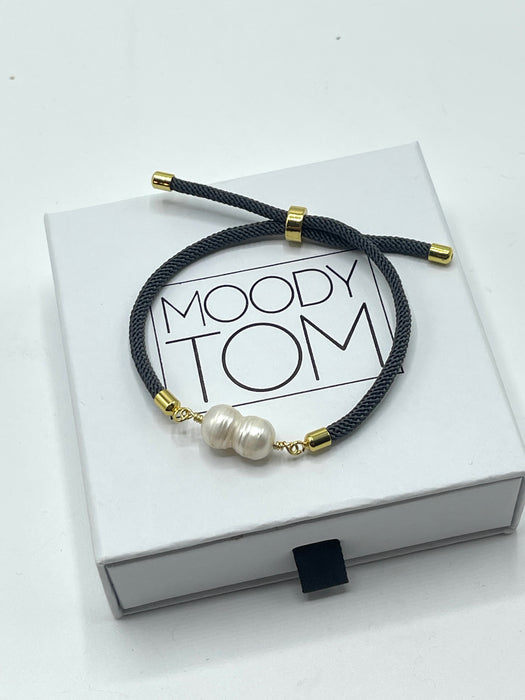 Peanut pearl cord bracelet