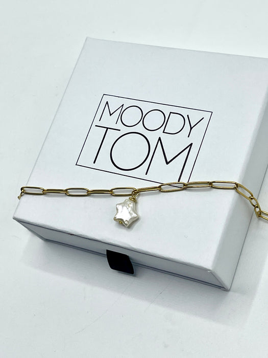 Paperclip bracelet with star shaped freshwater pearl