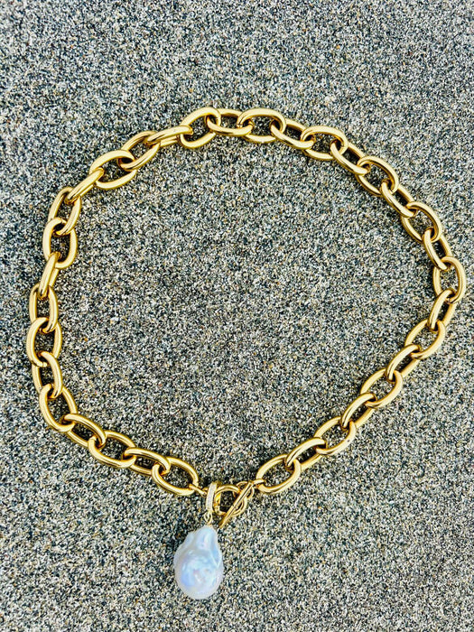 Power necklace with detachable pearl pendant